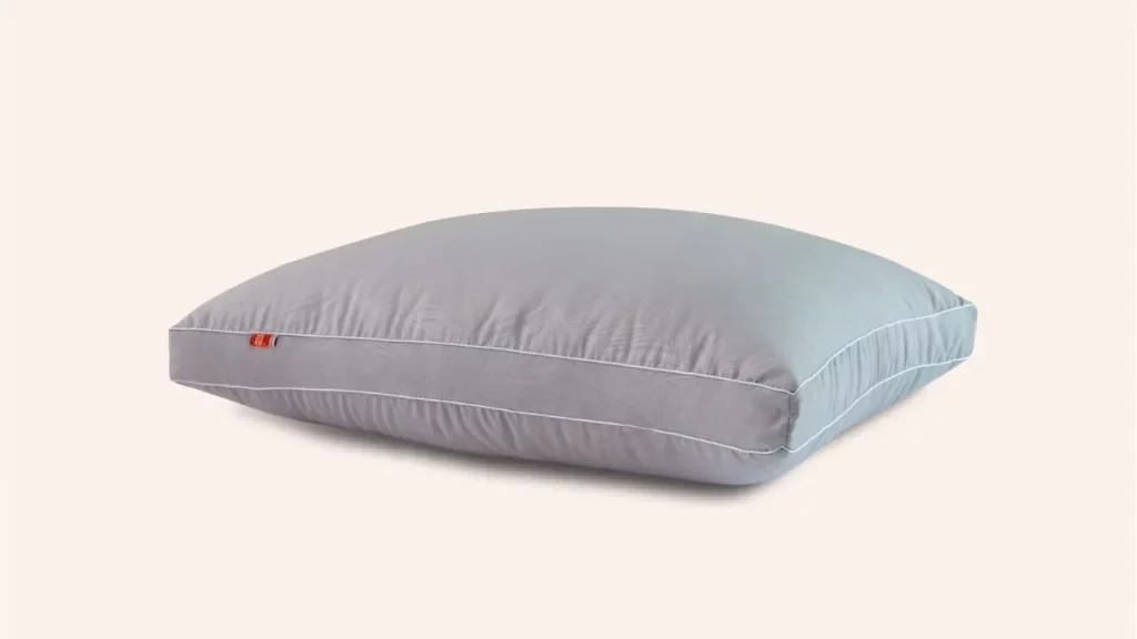 Domi Microfiber Pillow warna abu-abu.
